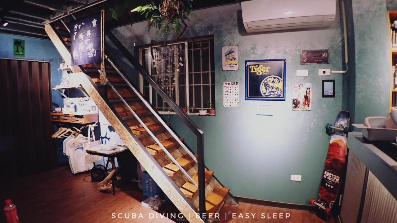氮醉潛水酒吧旅宿JoScubar Diving Hostel Xiaoliuqiu Exterior foto
